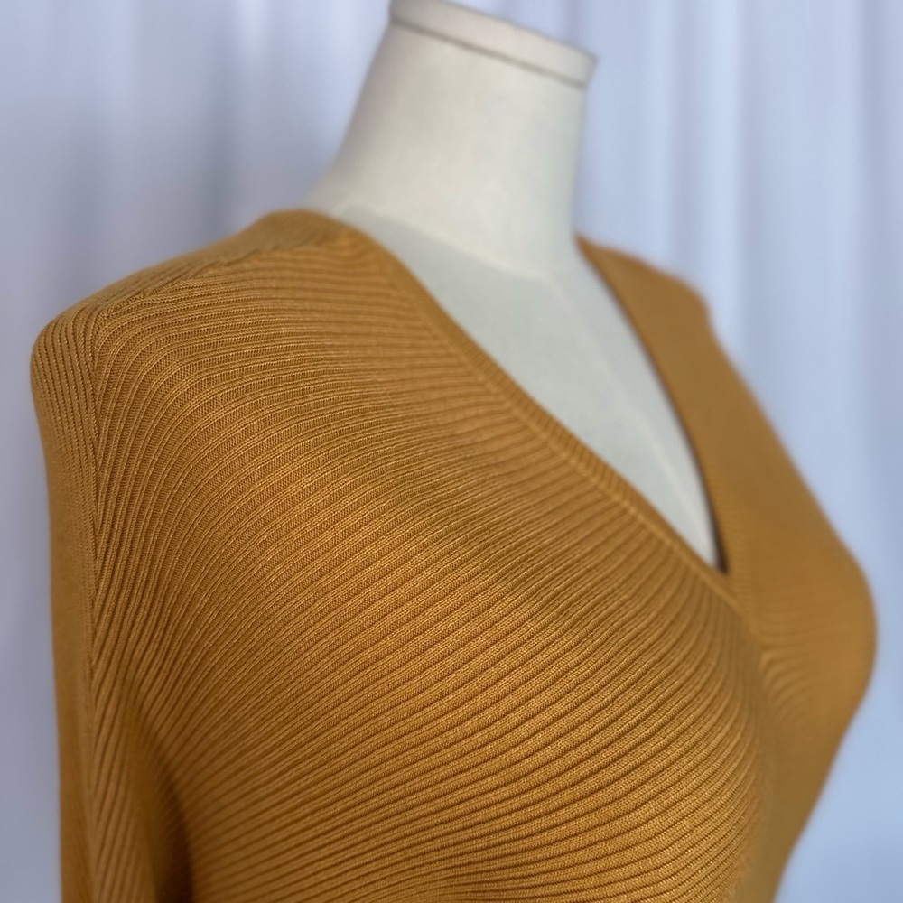 Tribekka 44 Mustard Ribbed V-Neck Sweater Lace-Up Sleeve Detail Size L(1243) - Picture 10 of 14